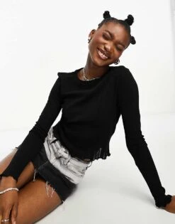 Noisy May Lettuce Edge Top In Black For Women