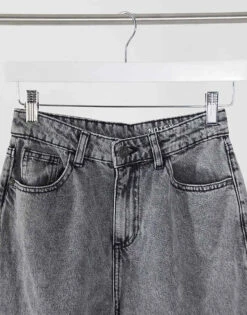 Noisy May Exclusive Mom Jeans With High Waist And Destroyed Knees In Light Grey Denim For Women -Noisy May Shop 20647687 3