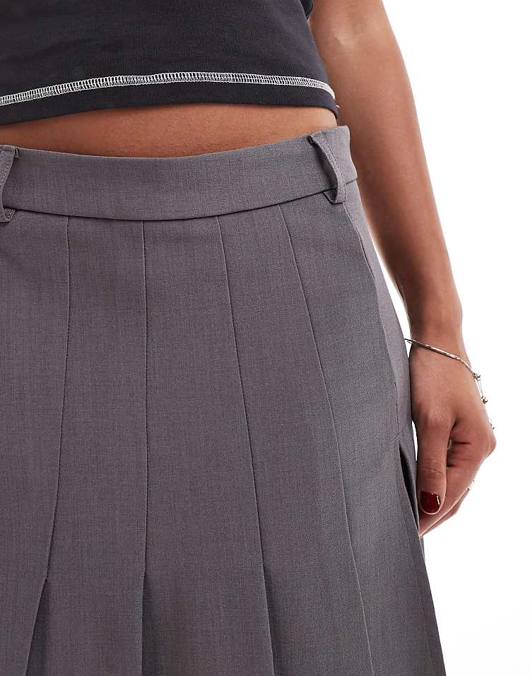 Noisy May Pleated Skirt With Thigh Split In Grey For Women Charcoal Gray 5 Noisy May Pleated Skirt With Thigh Split In Grey For Women Charcoal Gray - Image 5