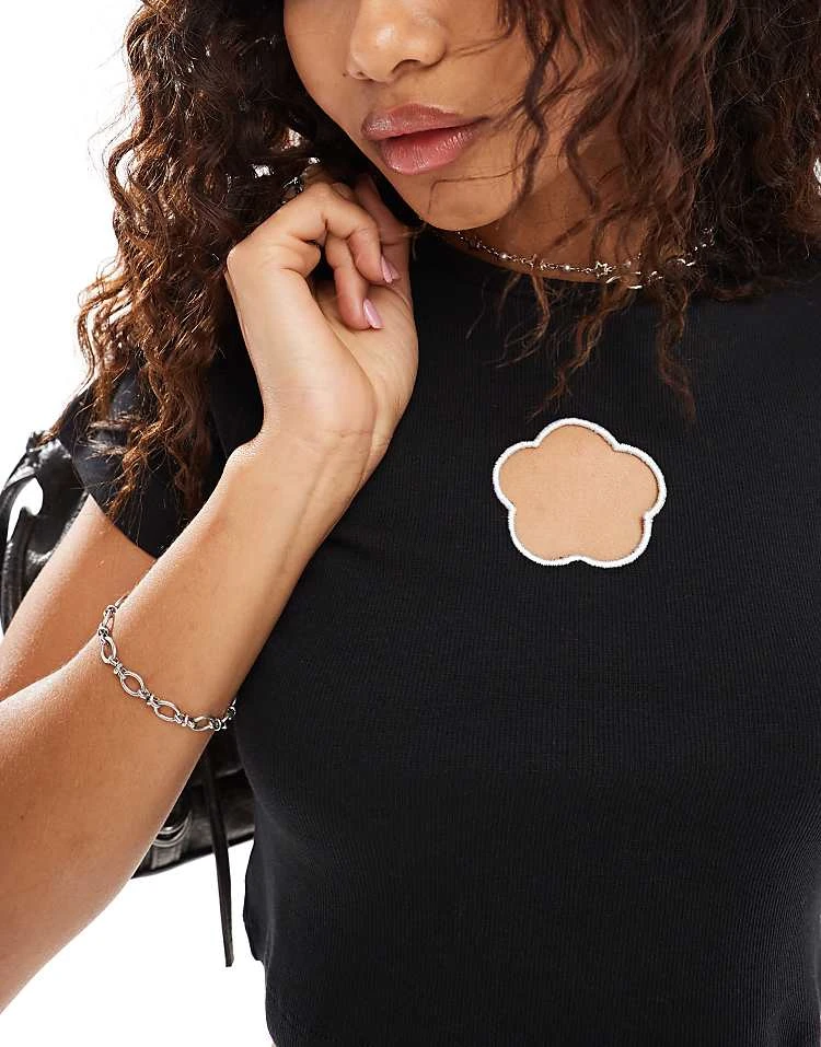 Noisy May Cropped Baby Tee With Flower Cut Out In Black For Women 4 Noisy May Cropped Baby Tee With Flower Cut Out In Black For Women - Image 4
