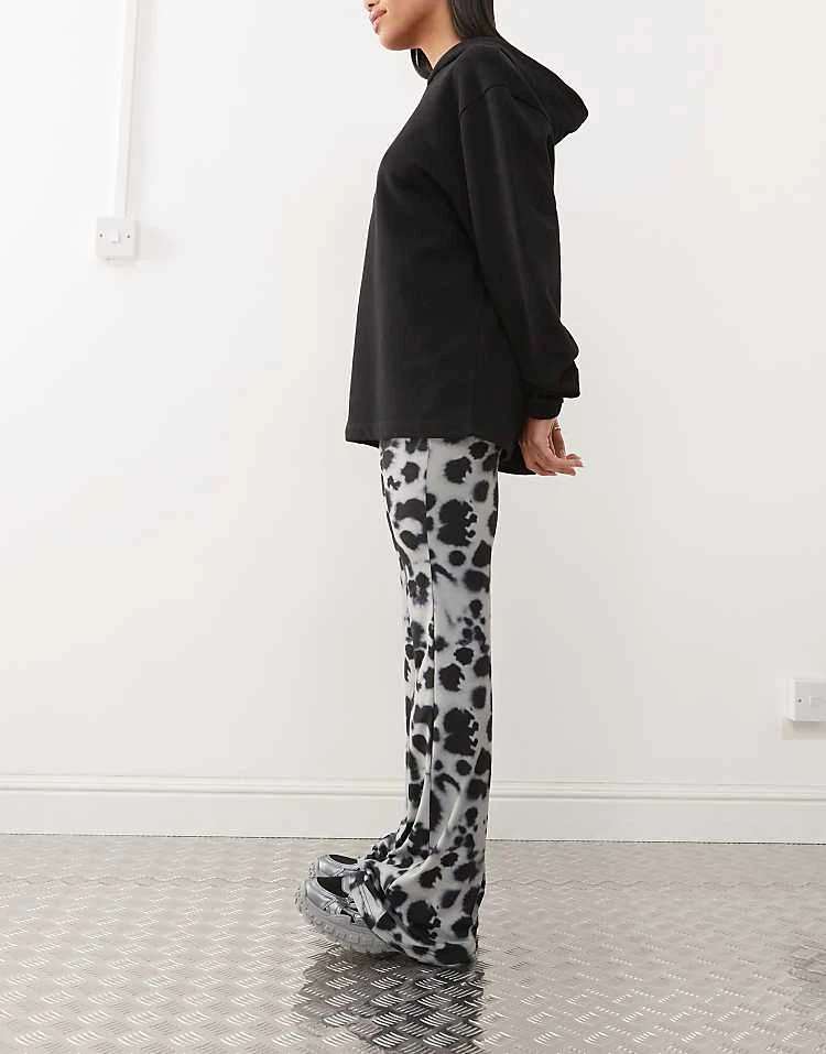 Noisy May Jersey Flare Trouser In Grey Distorted Print For Women Ghost Grey Abstract 2 Noisy May Jersey Flare Trouser In Grey Distorted Print For Women Ghost Grey Abstract - Image 2