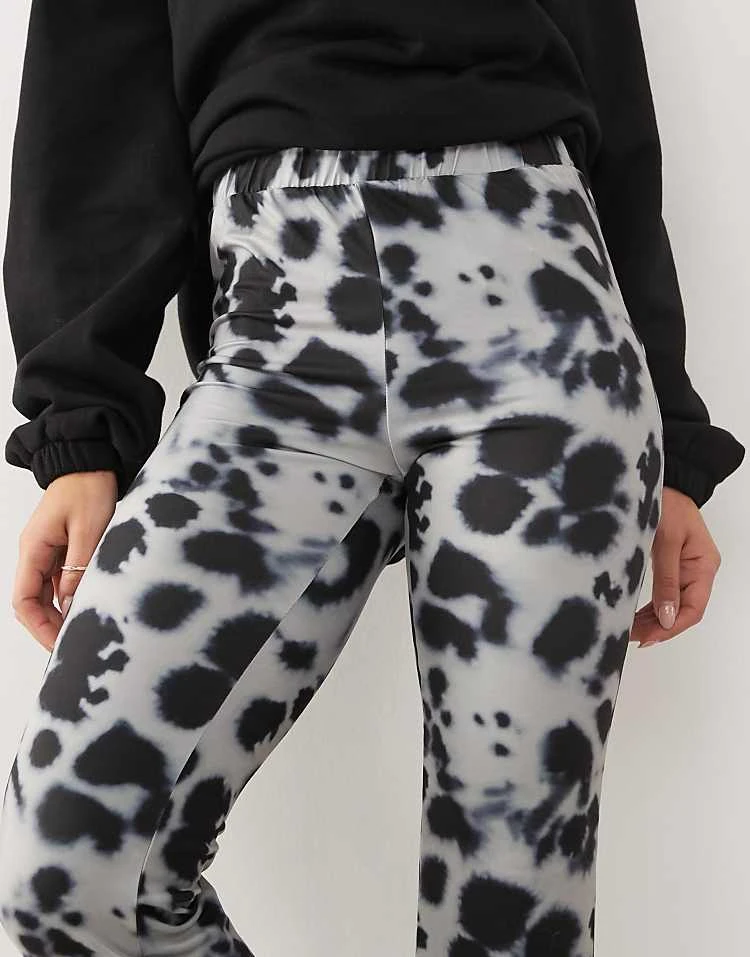 Noisy May Jersey Flare Trouser In Grey Distorted Print For Women Ghost Grey Abstract 5 Noisy May Jersey Flare Trouser In Grey Distorted Print For Women Ghost Grey Abstract - Image 5