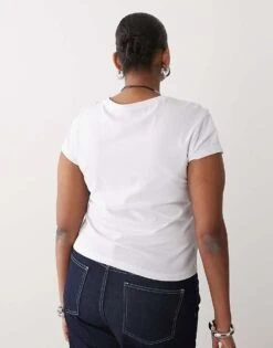 Noisy May Curve Baby Tee With Boys Cry Print In White For Women -Noisy May Shop 207648360 4